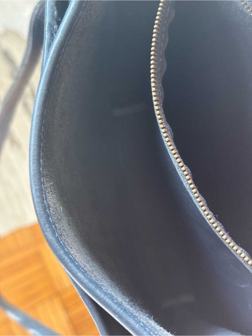 Vintage Coach two way bag Navy leather with brass hard wear made around 1970 - Picture 11 of 16